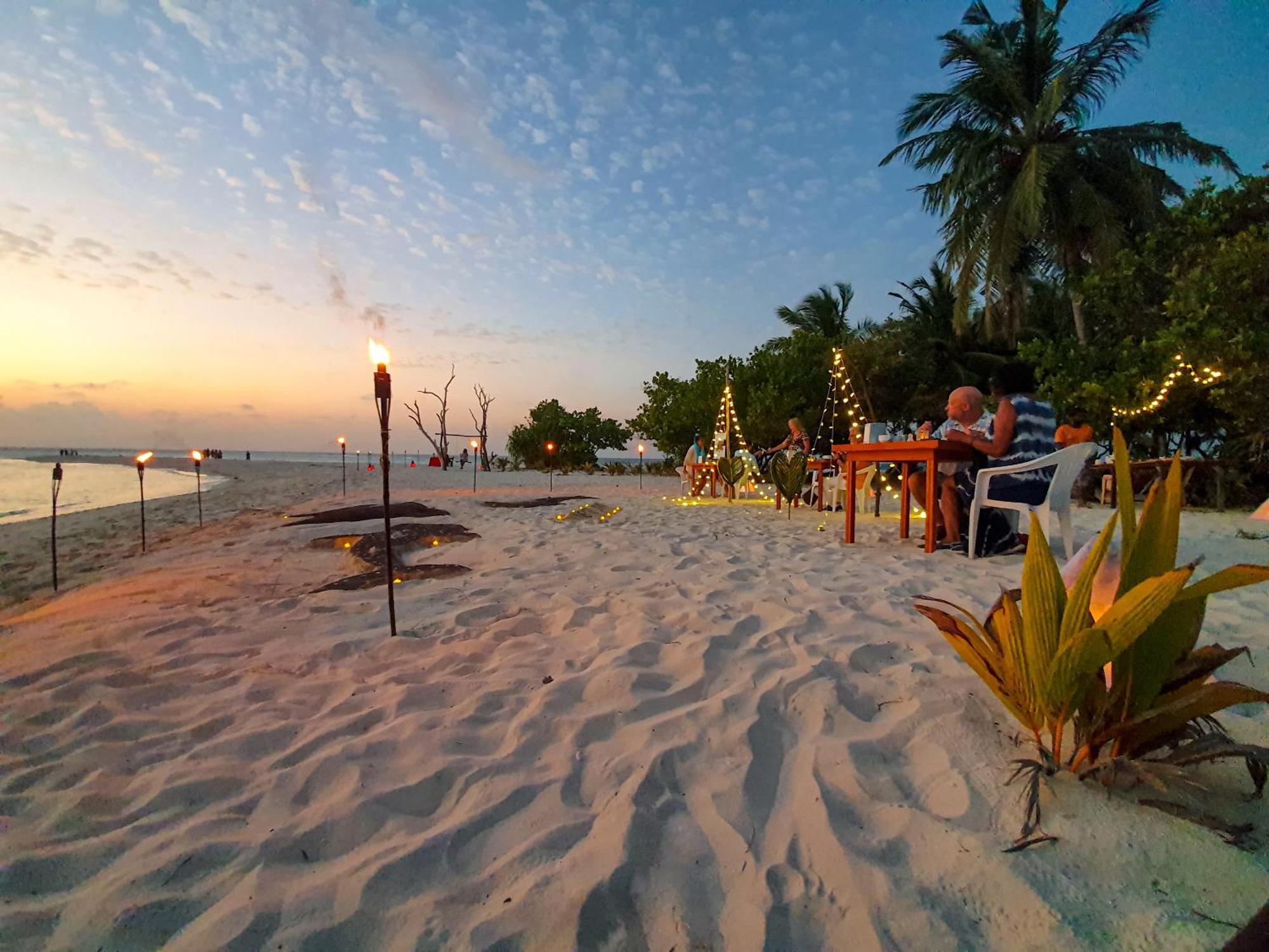 Nemo Inn Omadhoo Exterior photo