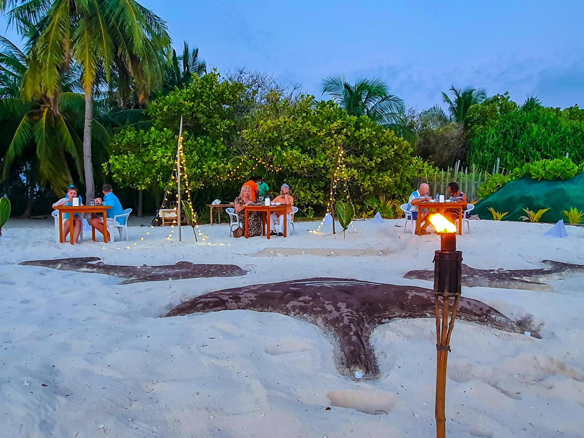 Nemo Inn Omadhoo Exterior photo