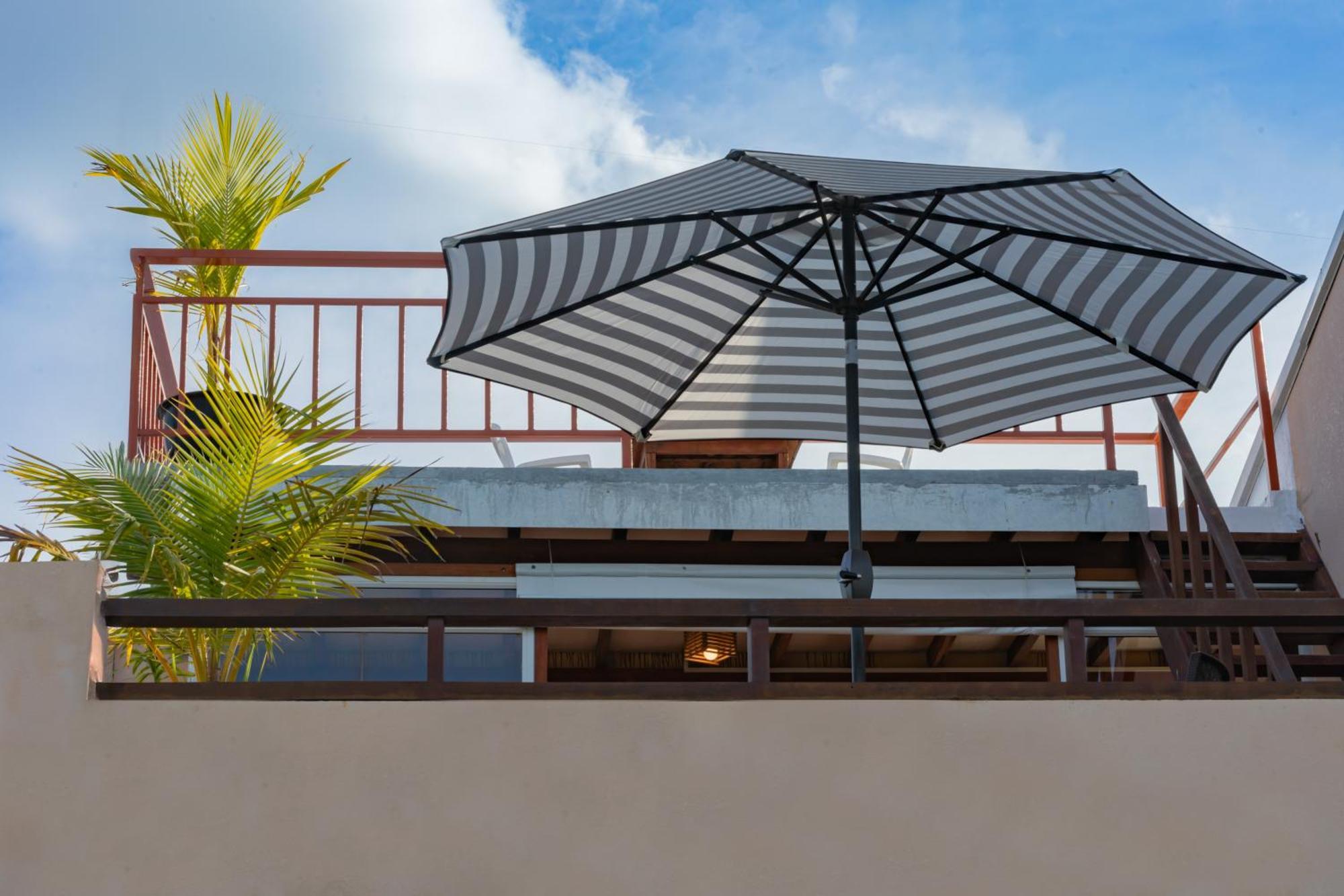 Nemo Inn Omadhoo Exterior photo