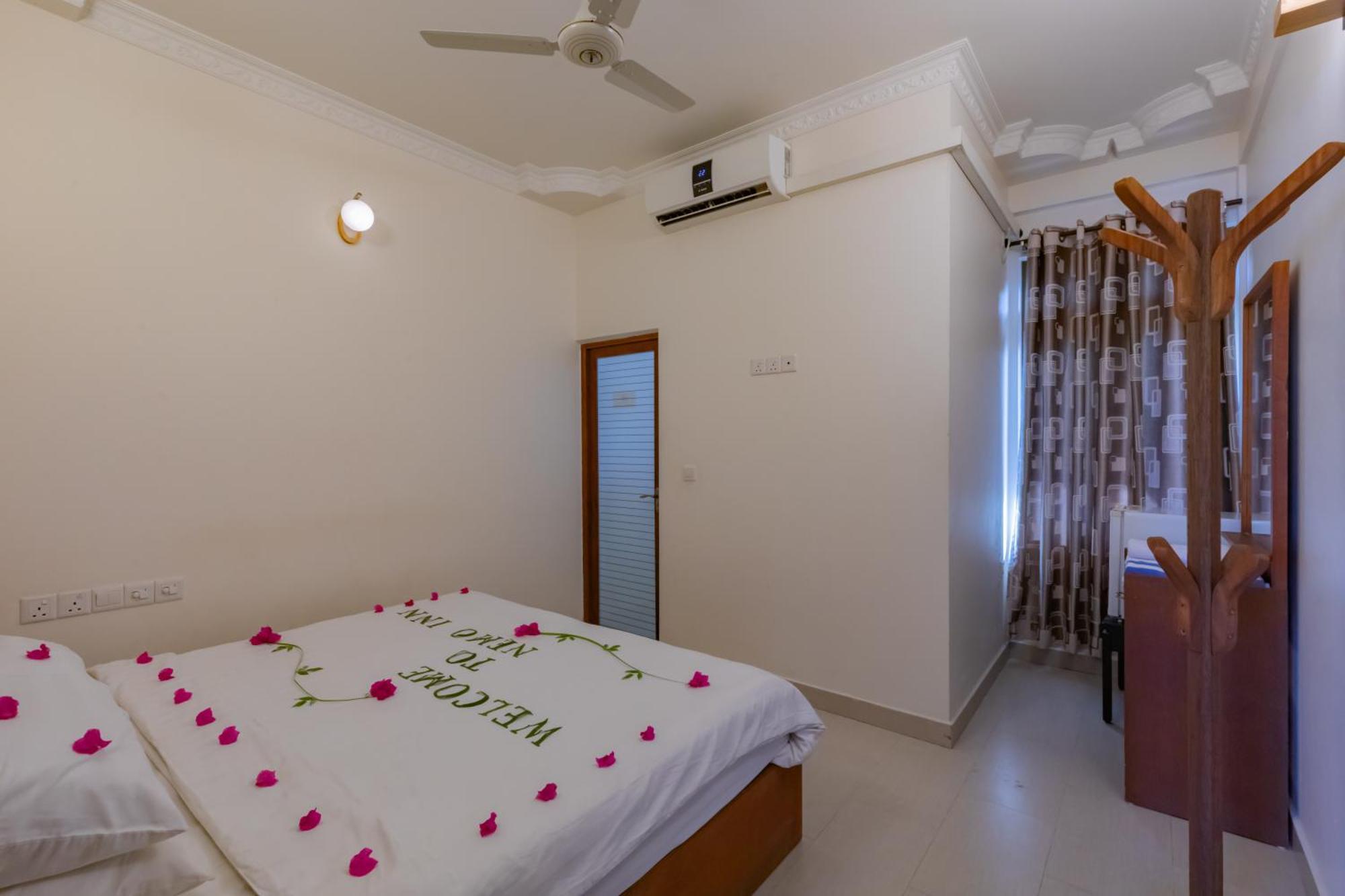 Nemo Inn Omadhoo Exterior photo