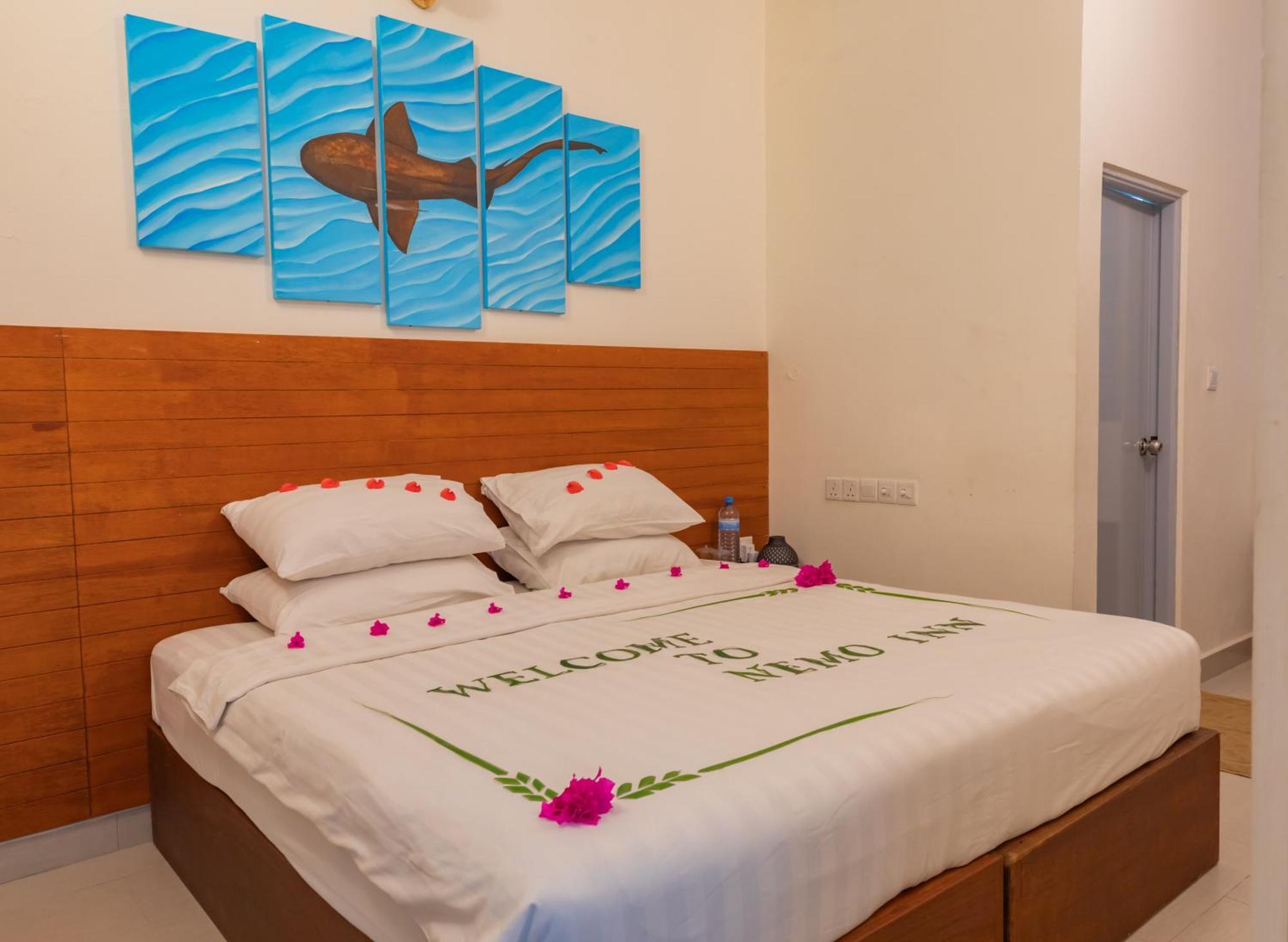 Nemo Inn Omadhoo Exterior photo