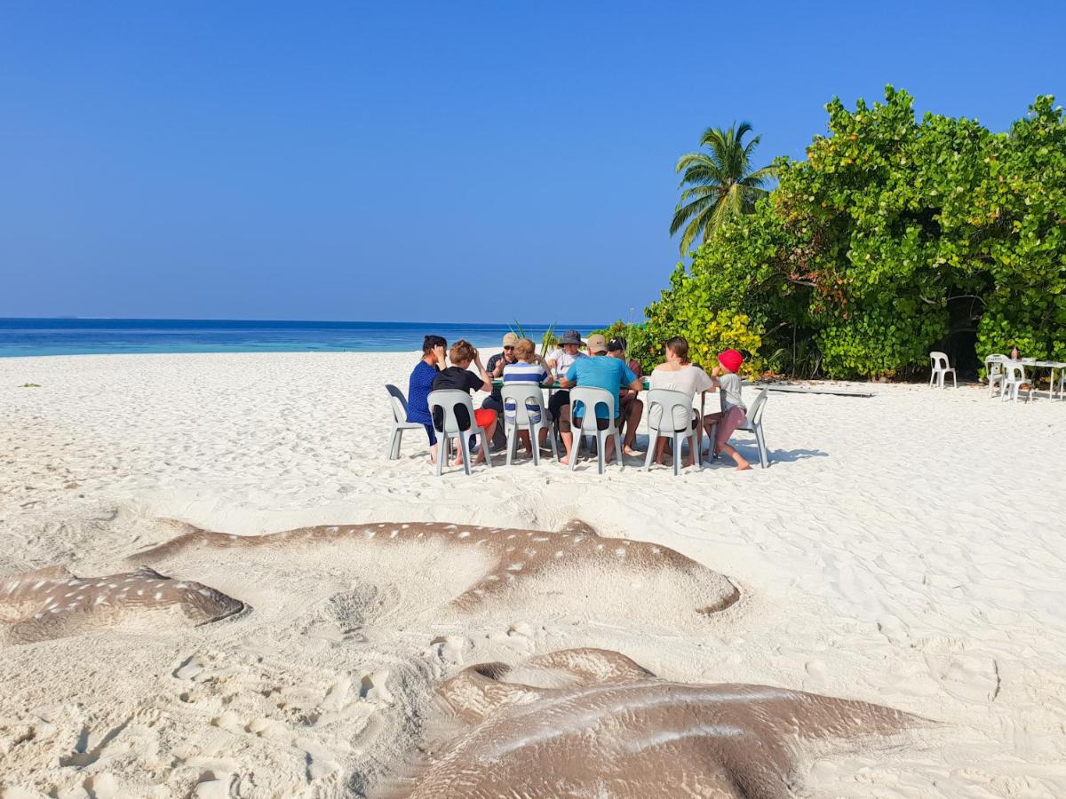 Nemo Inn Omadhoo Exterior photo